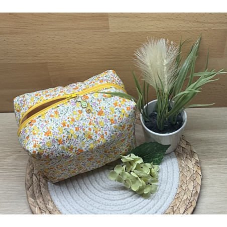 Trousse de toilette matelassée « liberty jaune   «