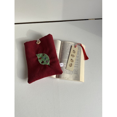 Pochette « livre de poche » brodé