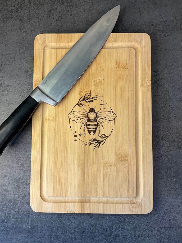 Planche à découper abeille