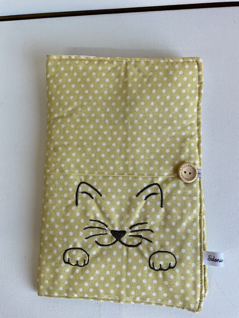 Protège carnet de santé chat ( brodé)