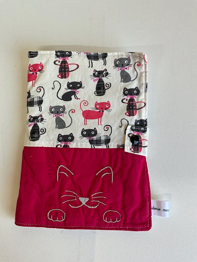 Protège carnet de santé chat ( brodé)