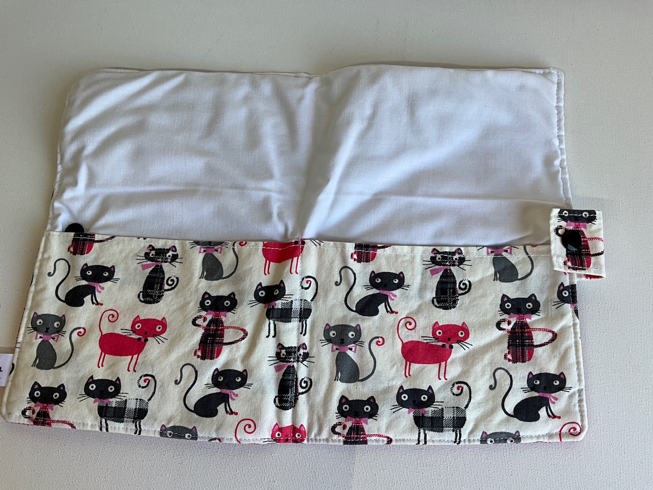 Protège carnet de santé chat ( brodé) – Image 3
