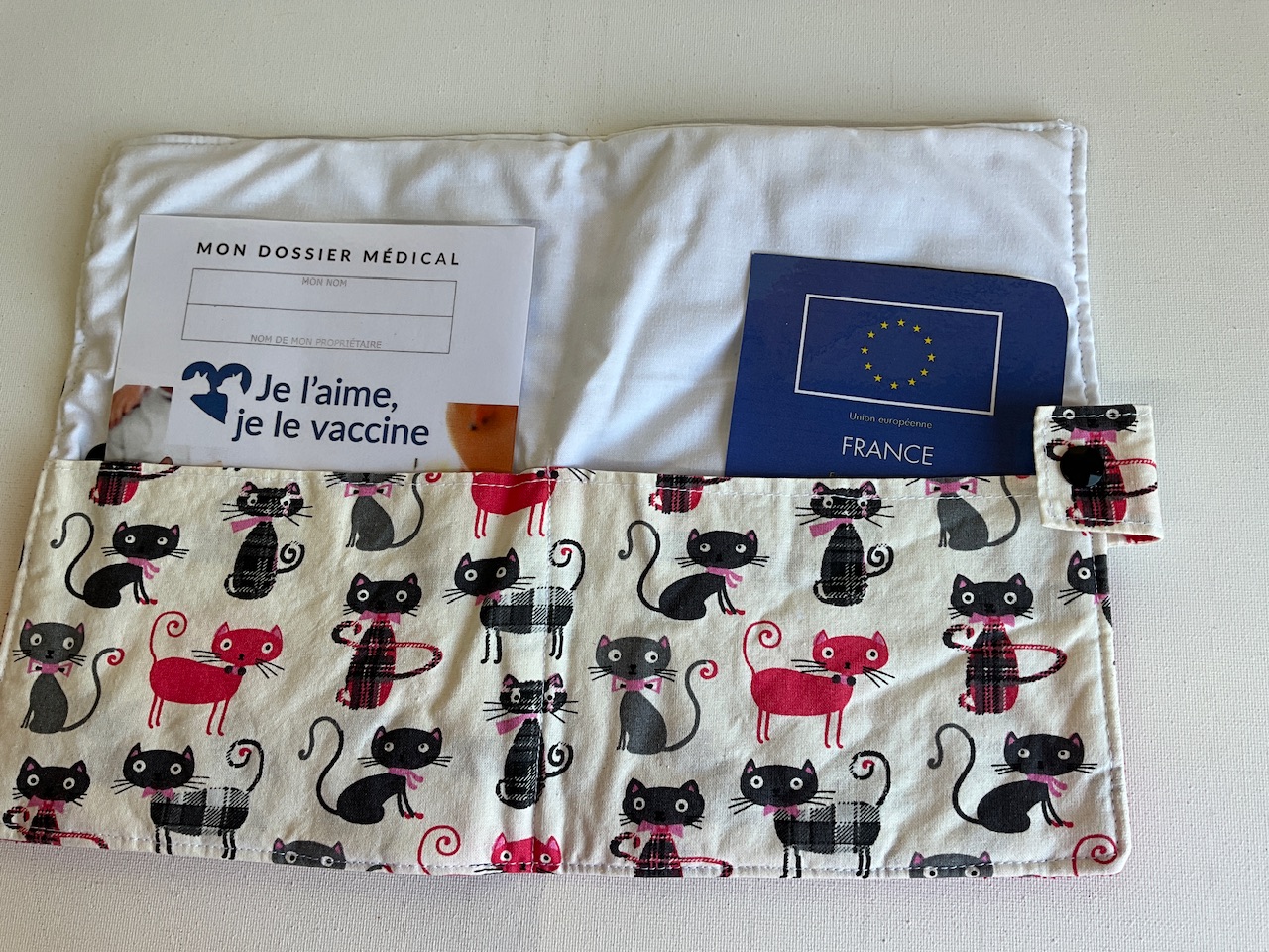 Protège carnet de santé chat ( brodé) – Image 2