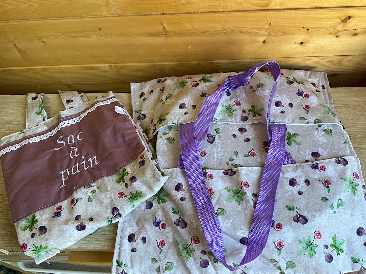 Ensemble Sac à pain brodé + sac à tarte assorti