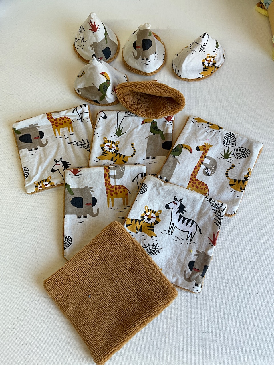 Lot de 6 Lingettes + 5 Tipis à pipi – Image 2