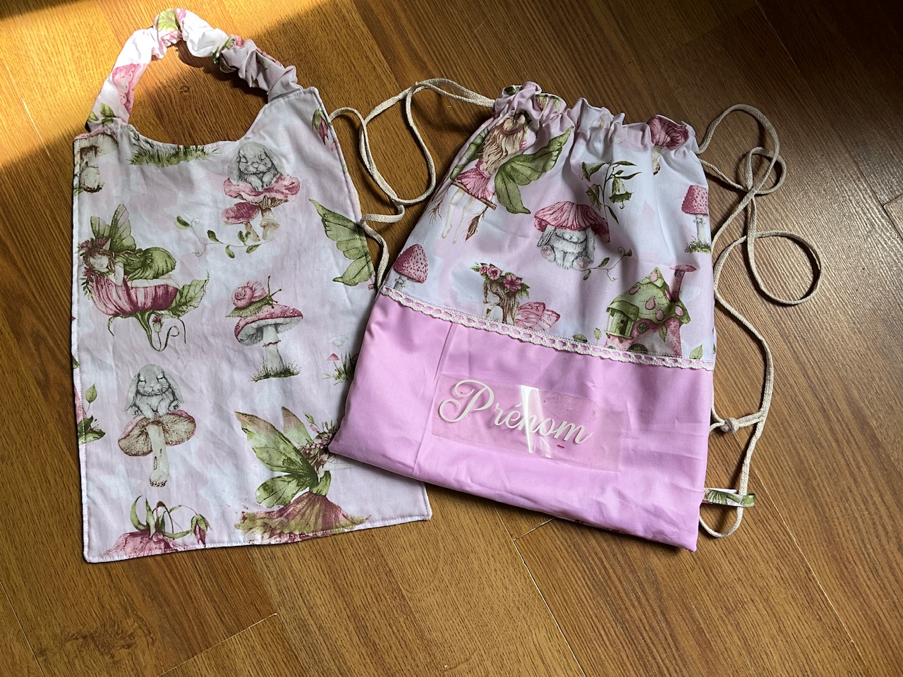 Ensemble sac pochon ( personnalisable) et sa serviette de cantine