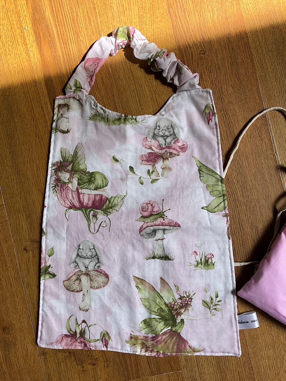 Ensemble sac pochon ( personnalisable) et sa serviette de cantine – Image 5