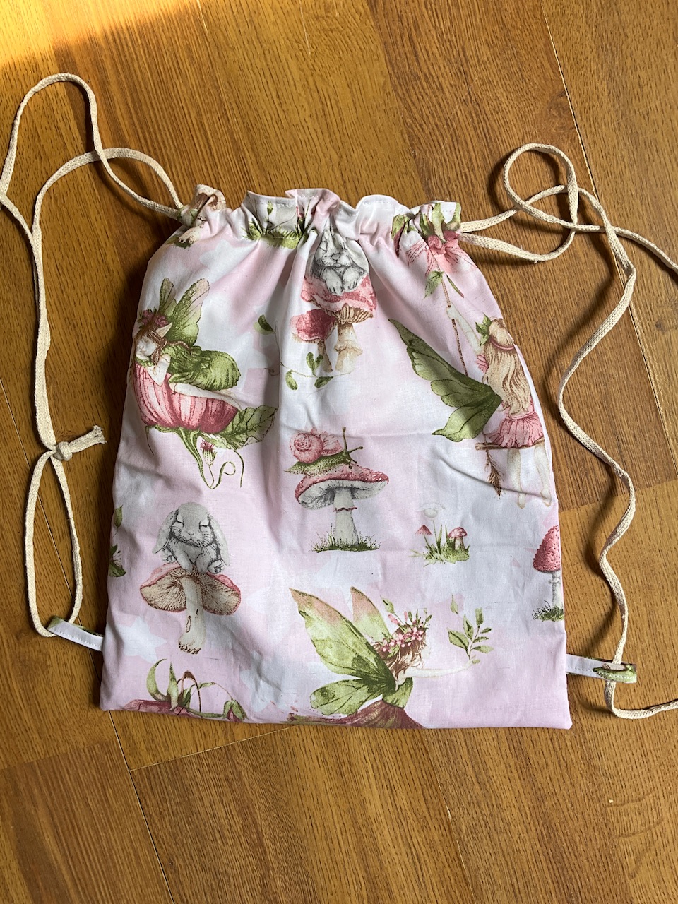 Ensemble sac pochon ( personnalisable) et sa serviette de cantine – Image 3