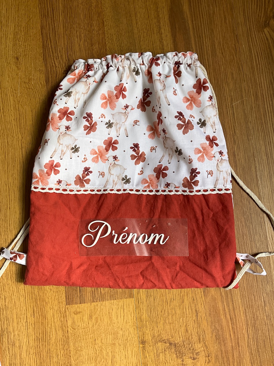 Ensemble sac pochon ( personnalisable) et sa serviette de cantine – Image 2