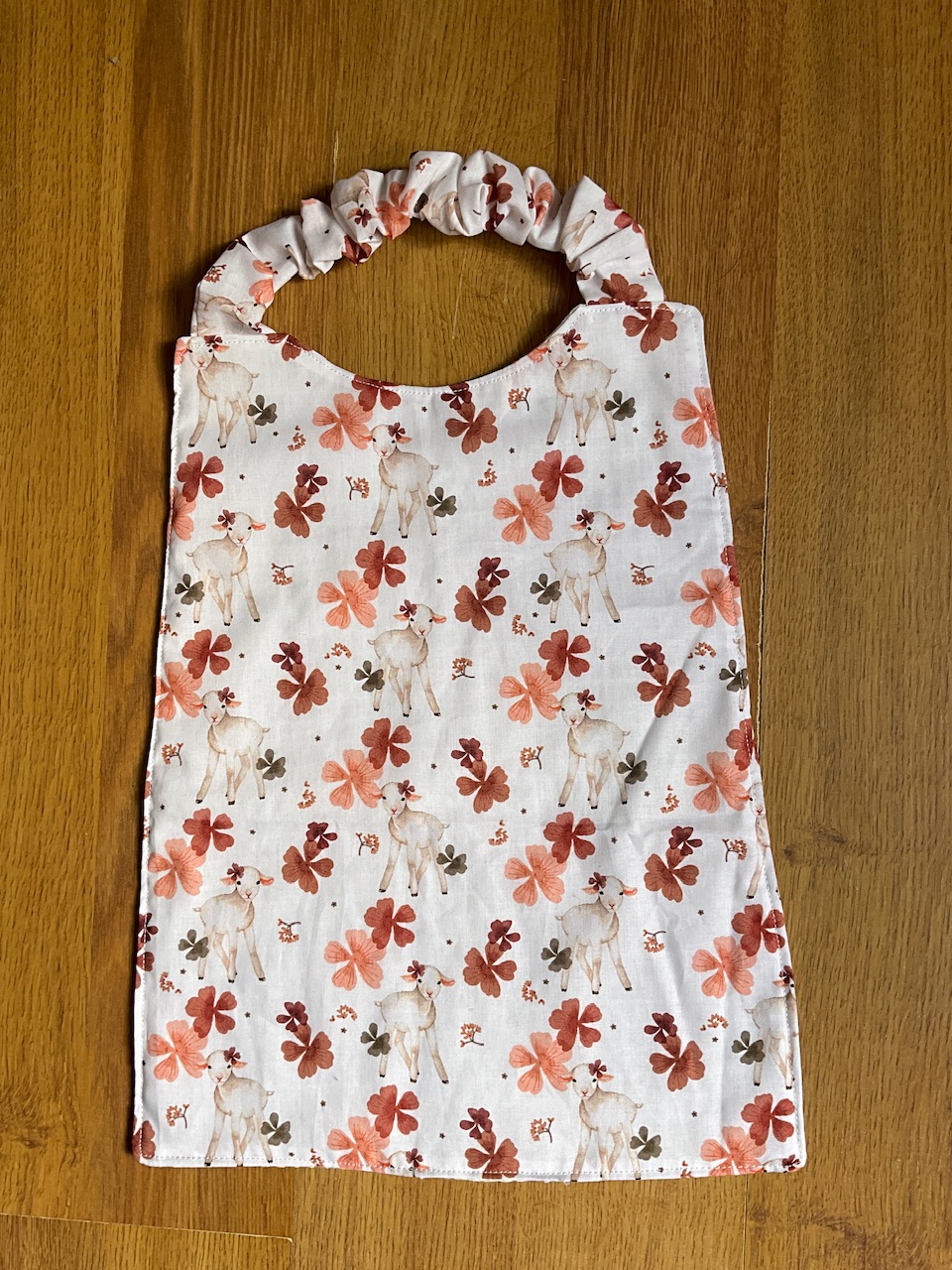 Ensemble sac pochon ( personnalisable) et sa serviette de cantine – Image 5