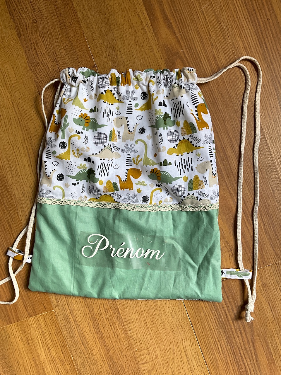 Ensemble sac pochon ( personnalisable) et sa serviette de cantine – Image 2