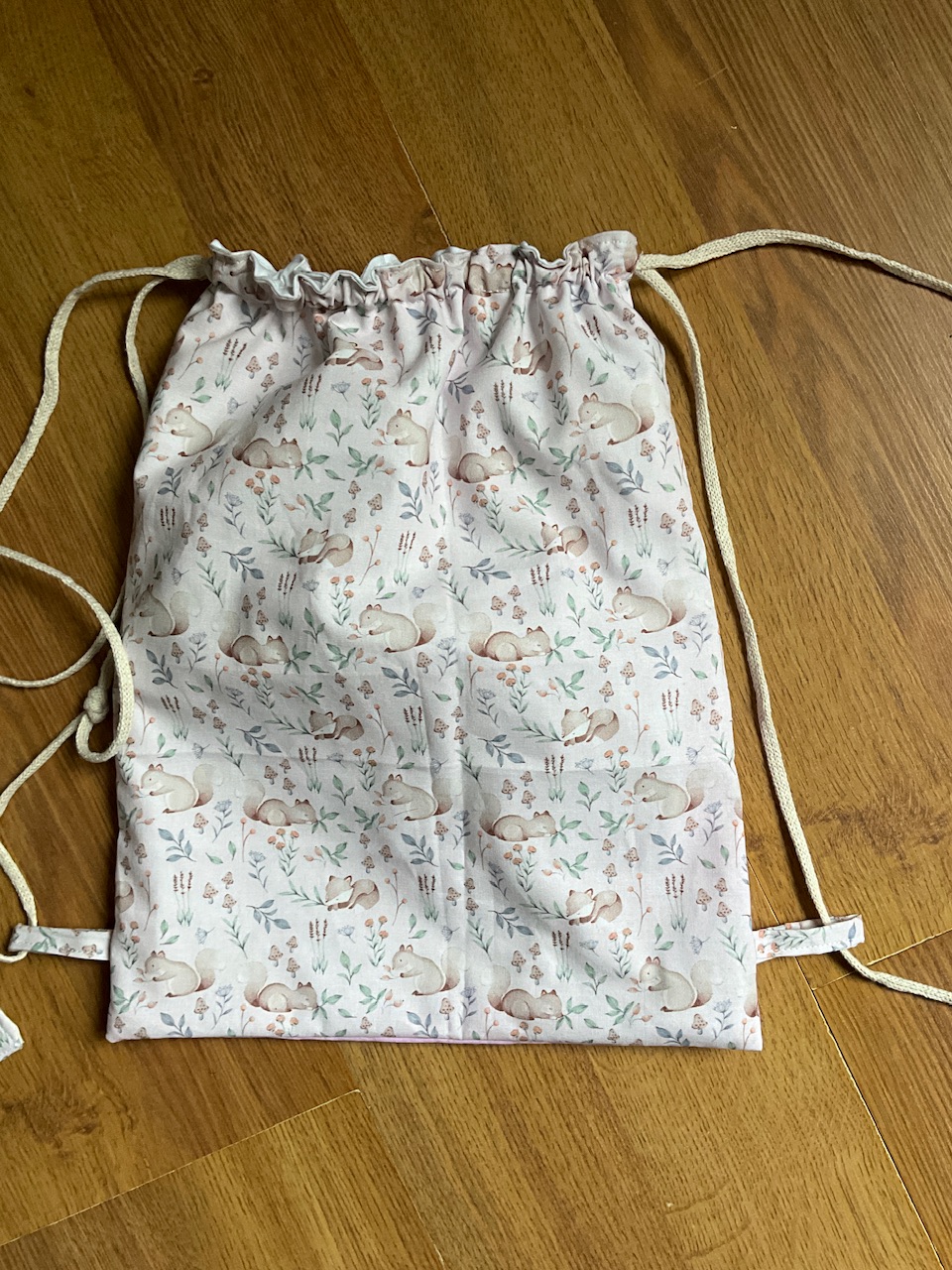 Ensemble sac pochon ( personnalisable) et sa serviette de cantine – Image 3