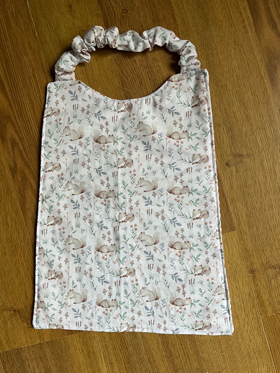 Ensemble sac pochon ( personnalisable) et sa serviette de cantine – Image 5
