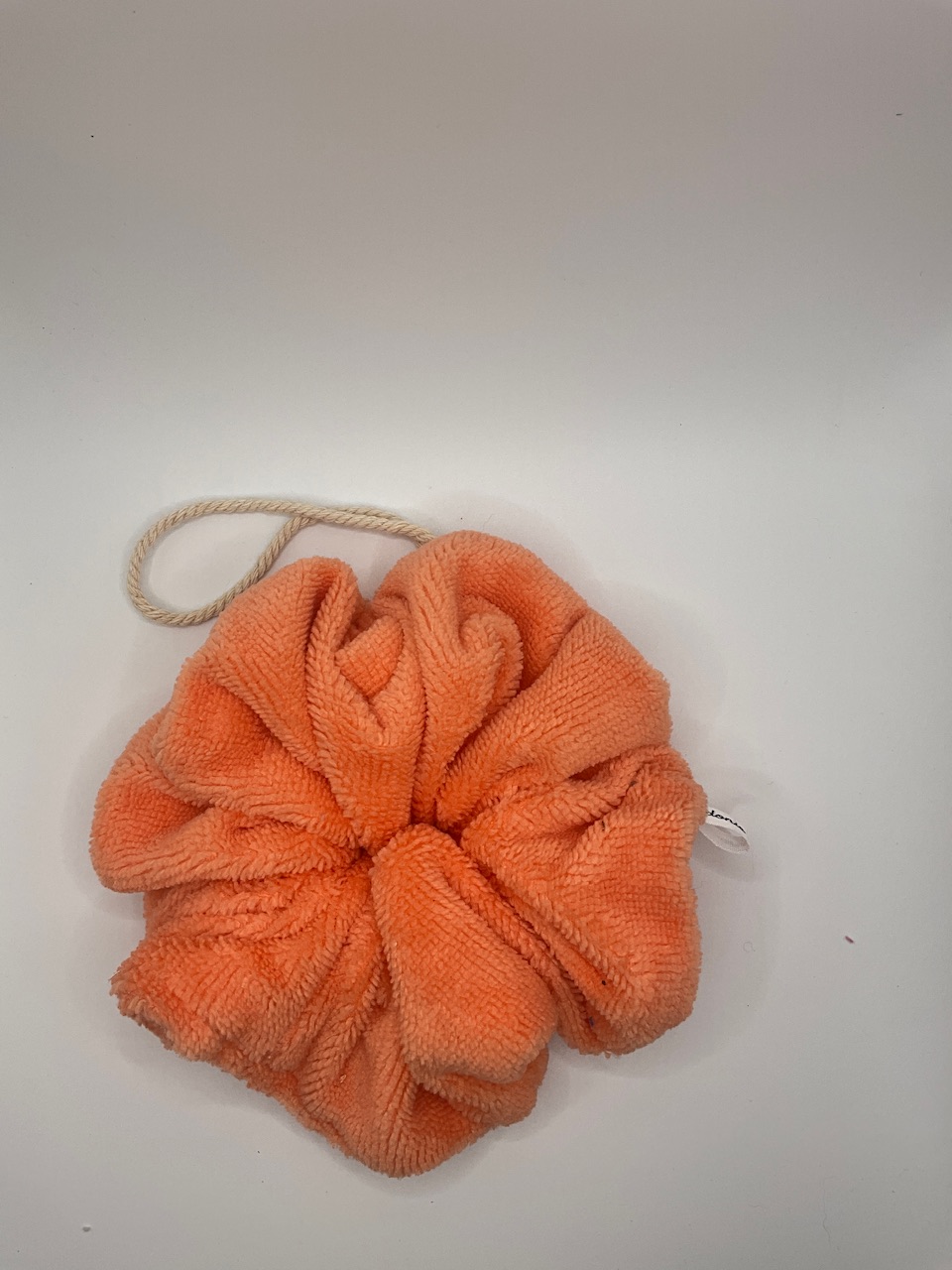 Éponge de douche lavable et réutilisable en tissu éponge, modèle adulte, coloris melon, avec cordon de suspension